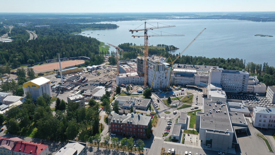 Ilmakuva Vaasan keskussairaala-alueesta ja H-uudisrakennuksen työmaasta (Kuva: Bothnia High 5 -allianssin kuvapankki)