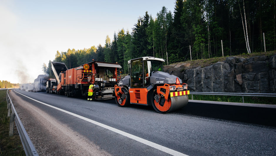 Asfalttityömaalta palvelupäälliköksi – Joonatan Luhtaniemen urapolku yhdistää kaiken työkokemuksen matkan varrelta