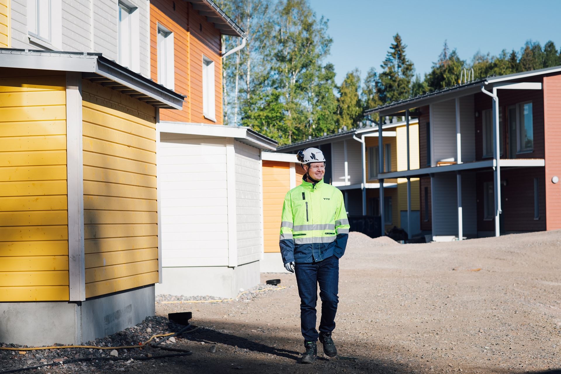 "Jo valmistuneista, maalämpöä käyttävistä rakennushankkeistamme keräämämme data vahvistaa, että maalämmön valitsemisesta hyötyvät maapallon ja rakennuttajan lisäksi niin kiinteistön omistaja, taloyhtiö kuin talon asukkaatkin", sanoo Ismo Tiittanen