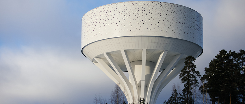 Lähikuva Hiekkaharjun vesitornista, Vantaa / Close-up of the Hiekkaharju water tower, Vantaa, Finland