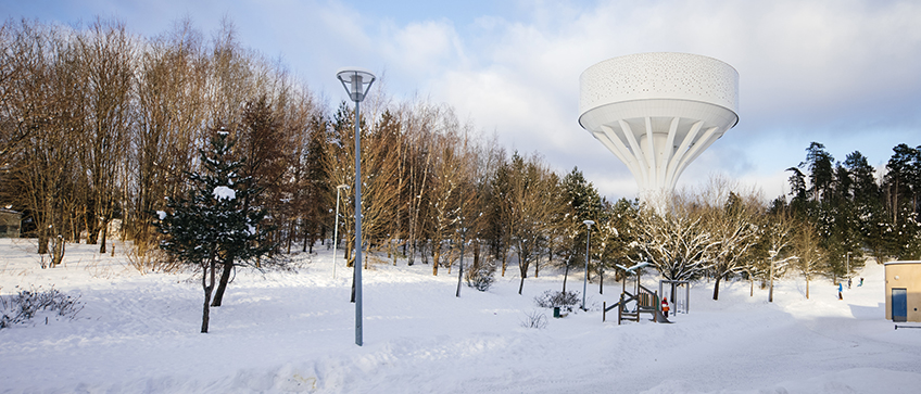 Hiekkaharjun vesitorni talvella, Vantaa / Hiekkaharju water tower in winter, Vantaa, Finland
