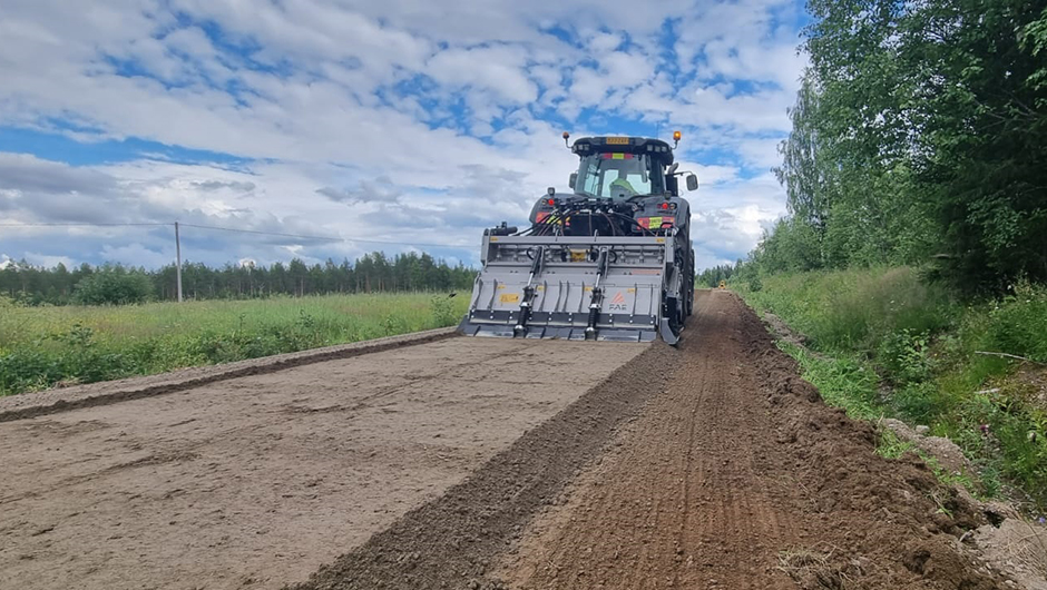 YIT repaired the Pyh&#228;joki–Vihanti 790 road with the new stabilisation milling machine