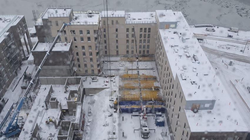 Lumen sulatusta ja autohallin kannen valu