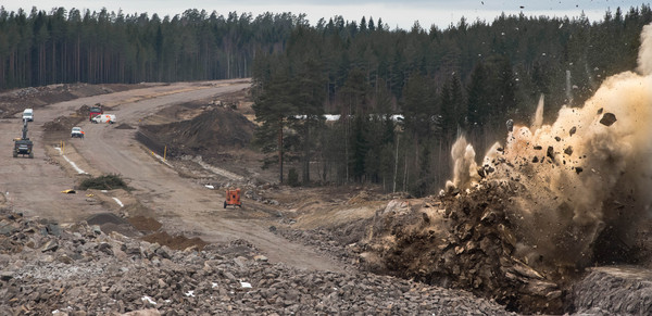 E18 Räyjäytys tien teon vaiheessa