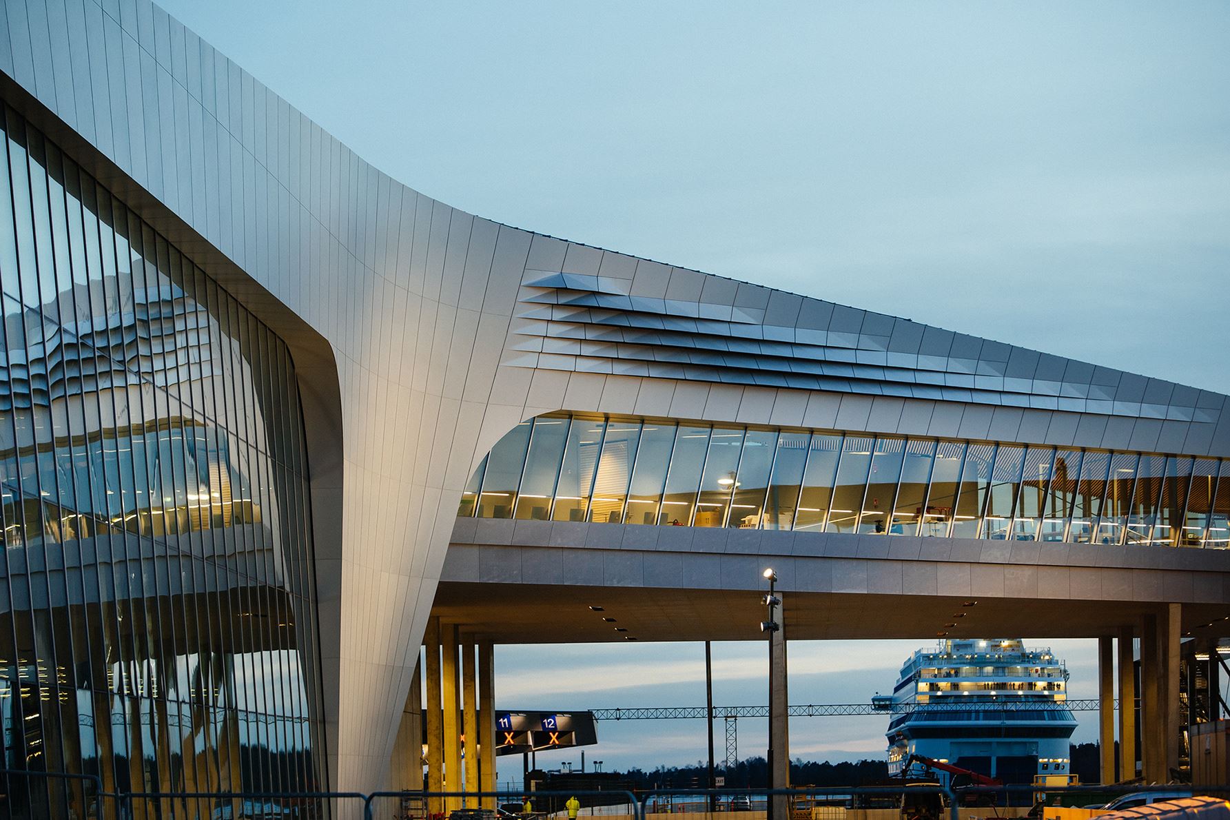 Länsiterminaali 2 / West Terminal 2