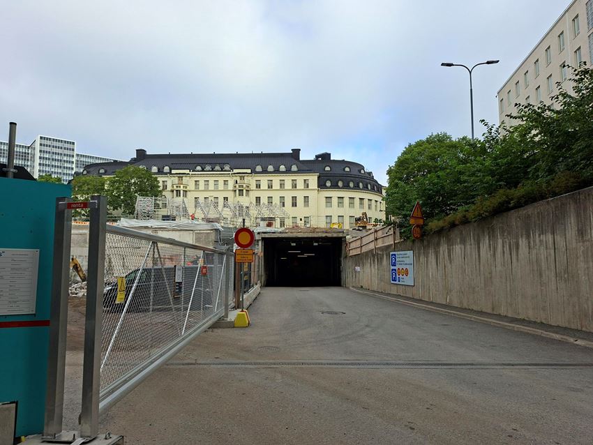 Stenbäckinkadun sisäänkäynti pysäköintihalliin suljetaan 8.-29.9.2025