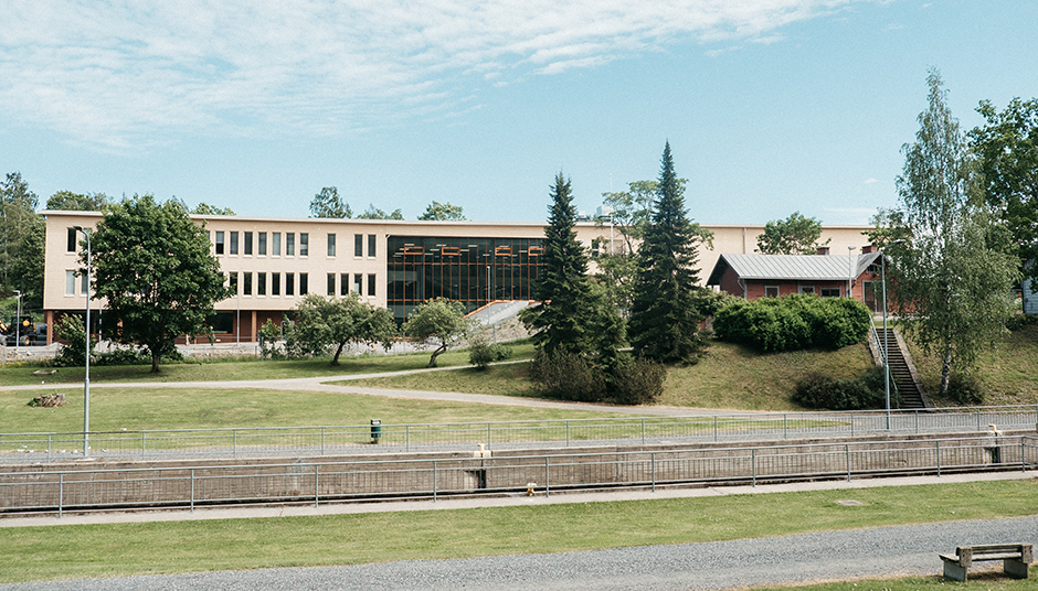 Kanavan koulu, hirsirakenteinen yläkoulu Lempäälään