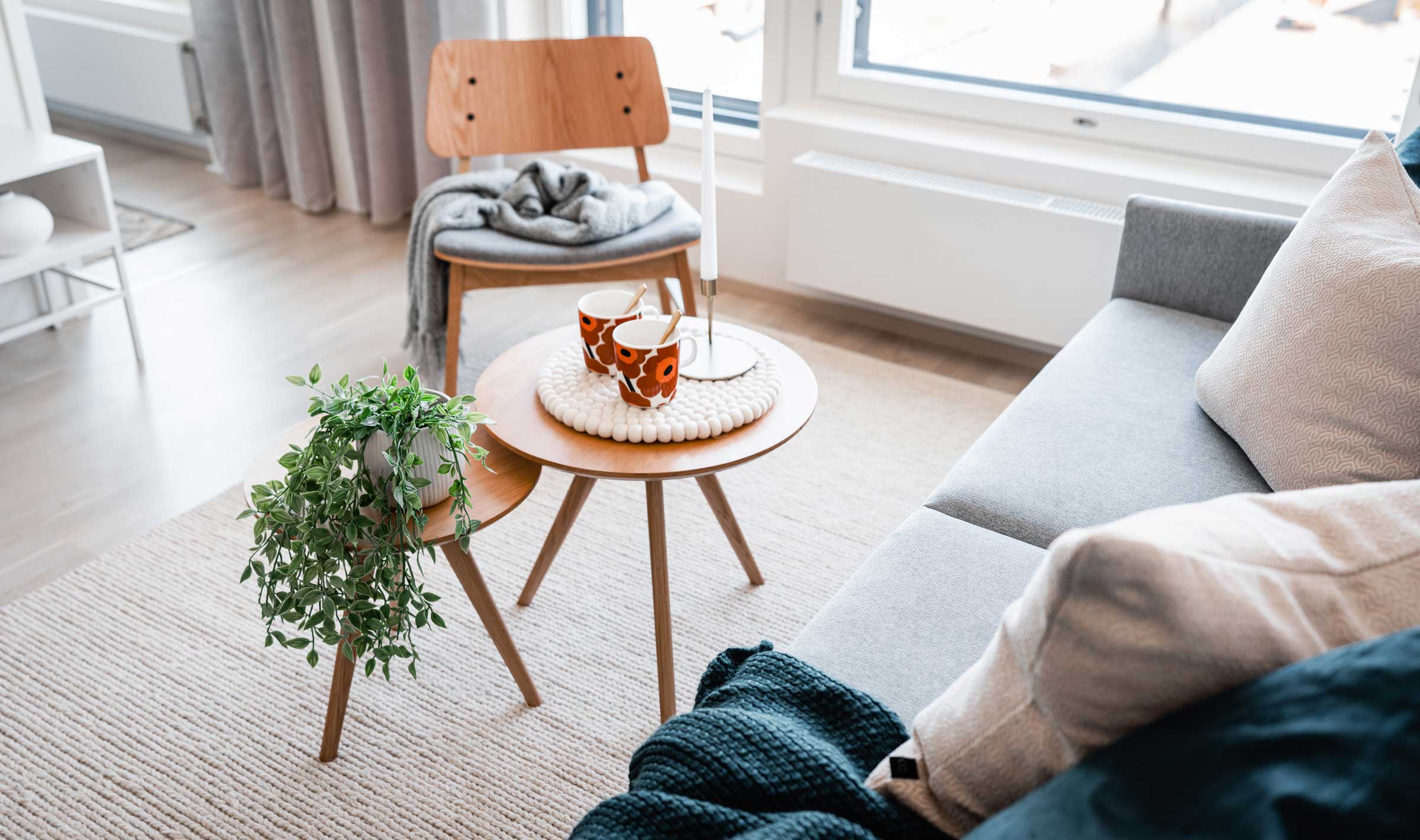 Valmiiksi kalustetun kodin olohuone