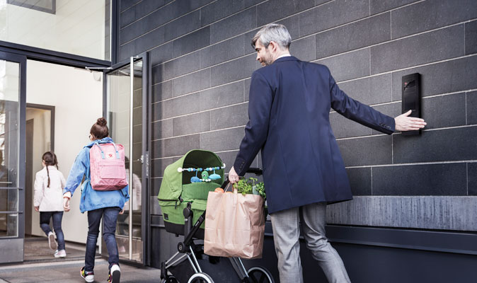 Voit avata ulko-oven hipaisulla