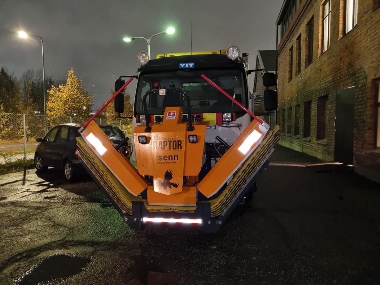 Roadquake Raptor Roadquake-heräteliuskat testissä Kehä III:lla - Uusi ratkaisu paransi ...
