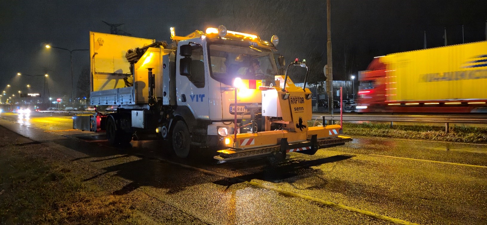 Roadquake-heräteliuskat testissä Kehä III:lla - Uusi ratkaisu paransi työturvallisuutta