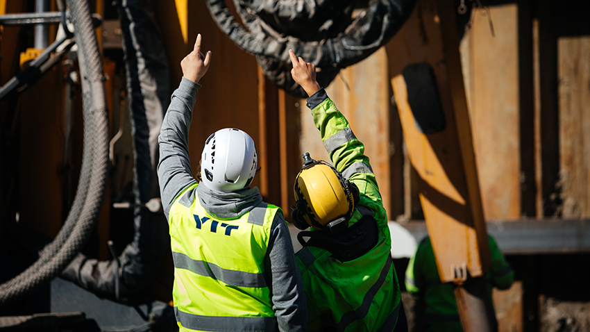 Supported construction trench