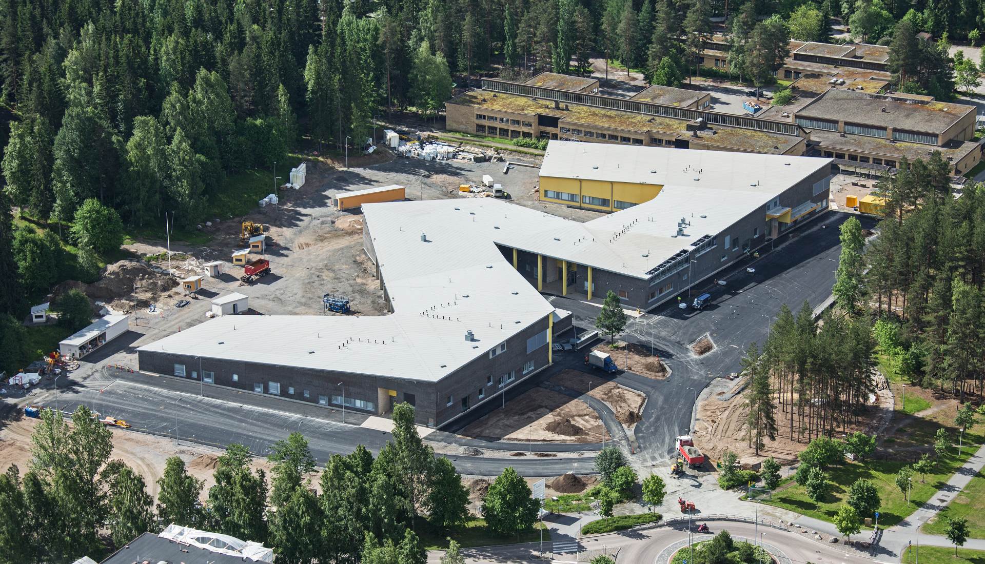 Huhtasuon koulu- ja päiväkotikeskus, Jyväskylä