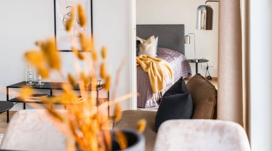 Asumista paraatipaikalla Sienäjoella